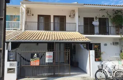 Sobrado à venda no bairro Da Praia Grande - São Francisco do Sul/SC