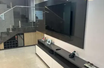 Sobrado com fino acabamento com 228m² com 3 dormitórios, 1 suite, 5 vagas e piscina à venda, parque flamengo, guarulhos, sp