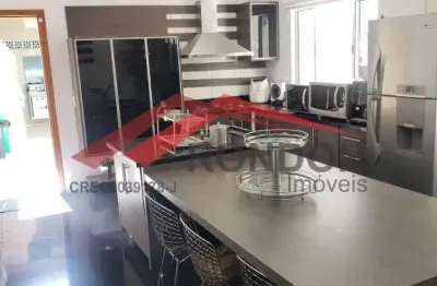 Sobrado à venda - 212 m² - 03 dormitórios - 01 suíte master- 02 banheiros - sala - cozinha - lavanderia - área gourmet - 04 vagas.