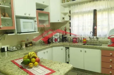 Sobrado para locação no bom clima - 210,00 ms² - 03 dormitórios - 1 suítes - sala - cozinha - lavanderia - área gourmet com churrasqueira - 03 vagas.