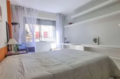 Kitnet / Stúdio para alugar na Rua Sarmento Leite, 860, Cidade Baixa, Porto Alegre