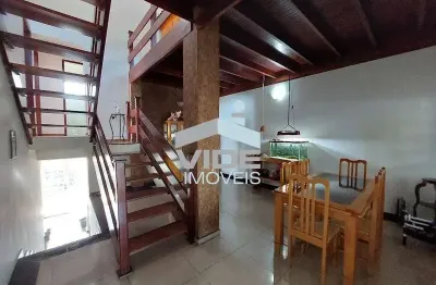 Vendo excelente casa em campinas, no jardim chapadão com três quartos sendo um suíte, garagem para quatro carros.