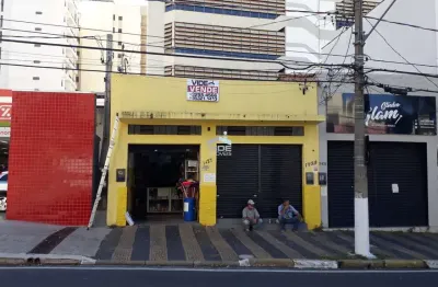 Vendo área de 236 m² de terreno na avenida moraes sales, com dois salões.