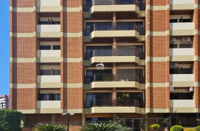 Apartamento para  locação em campinas - cambui - três dormitórios sendo uma suíte com armários, living para dois ambientes com sacada, wc social, cozinha planejada, wc de empregada,portaria 24horas,  