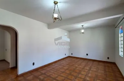 Casa à venda no Cambuí em Campinas-SP: 1 quarto, 1 suíte, 2 salas, 2 banheiros, 1 vaga de garagem, 95,80m² de área.