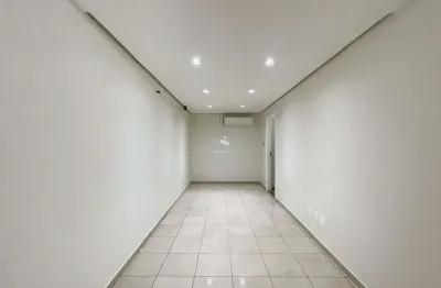Casa comercial com 4 salas para alugar na Rua José Paulino, 200, Vila Itapura, Campinas