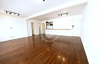 Alugo espaçoso apartamento todo reformado com 3 dormitórios e 2 vagas na vila nova conceição - zonal