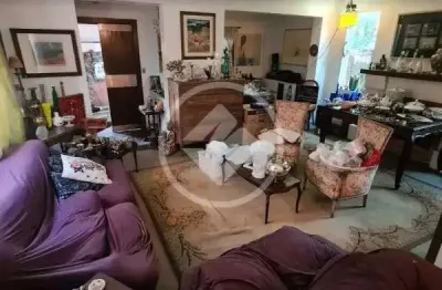 Vendo casa com 3 dormitórios, 2 banheiros, sala 3 ambientes com lareira, lavabo, cozinha, lavanderia