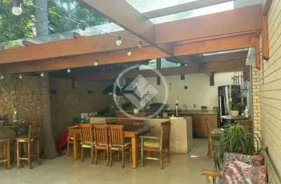 Casa de condomínio com 4 suítes , 5 vagas e 415m² codigo: 100699