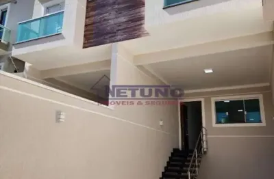 Sobrado com 3 quartos e área gourmet: ideal para sua família!