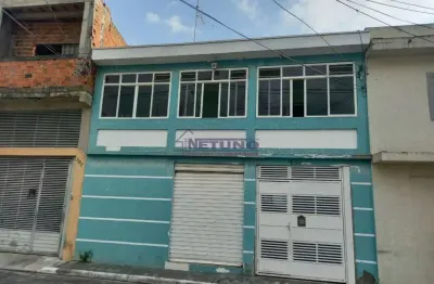 Sobrado espaçoso na vila medeiros, com 03 dorms, 02 salas, 03 wcs, 03 vagas, salão, em ótimo local.