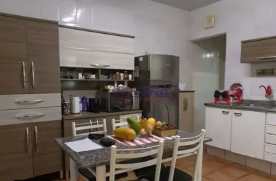 Ótima casa  na vila gustavo  com 2 dorms, sala, cozinha, 01 vaga, em ótima  localização.