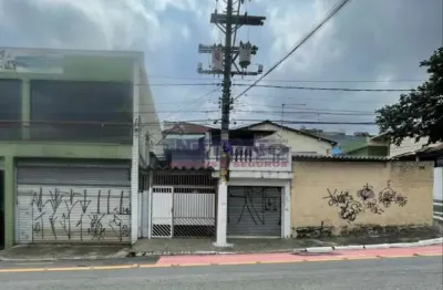 Casa térrea na vila medeiros com 02 dorms, sala de estar, cozinha, 02 wcs, 02 vagas, em ótimo local.