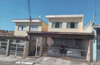 Sobrado espaçoso na vila medeiros com 03 dorms, sala espaçosa, 02 wcs, 03 vagas+ 02 casas nos fundos