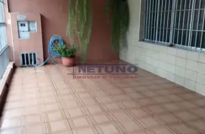 Casa térrea no jardim brasil com 03 dorms, sala espaçosa, cozinha, 02 wcs, lavanderia, 02 vagas.