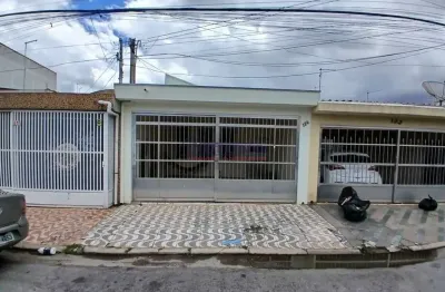 Casa térrea na vila sabrina com 03 dorms, sala, cozinha, wc com box, 02 vagas, em ótima localização