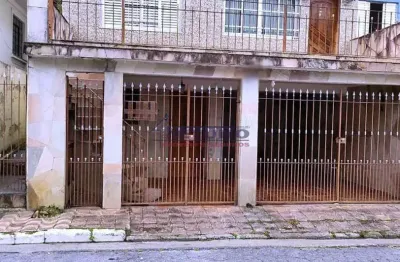 Casa para renda ou moradia com 02 dorms, 01 suite, sala, cozinha, wc, 02 vagas  e + 02 dorms com wc.