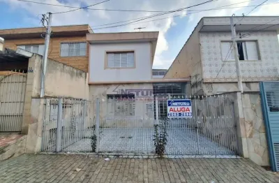 A casa certa para você! 2 dormitórios, 2 vagas de garagem e localização privilegiada