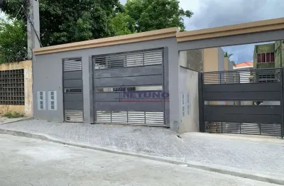 Condomínio no tucuruvi com 02 dorms, sala de estar, cozinha, wc, lavanderia, (sem vaga) ótimo local.