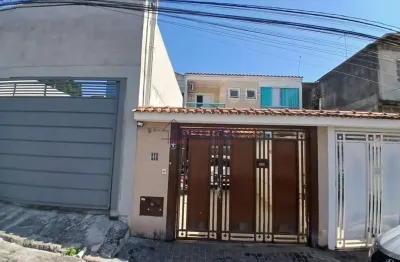 Sobrado seminovo na vila medeiros com 03 dorms, 01 suíte, sala espaçosa, cozinha, banheiro, 02 vagas