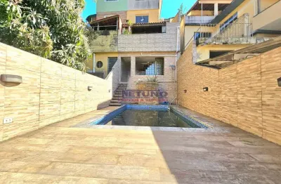 Sobrado com piscina, ofurô e muito espaço para você