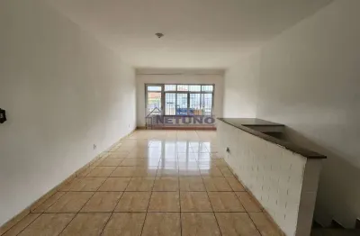 Casa independente sendo 2 quartos grandes, edícula nos fundos e 1 vaga de garagem na vila medeiros