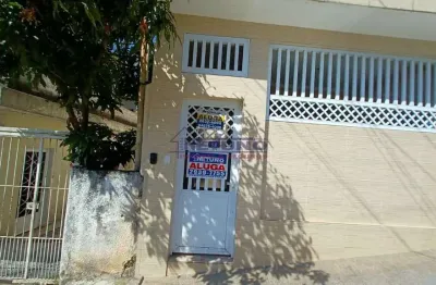 Casa na vila ede com 2 dormitórios, sala, cozinha, banheiro e áreade serviço e quintal