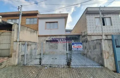 A casa certa para você! 2 dormitórios, 2 vagas de garagem com localização privilegiada