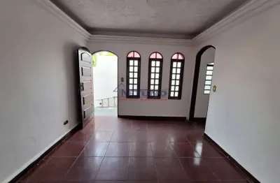 Casa com 3 dormitórios sendo 1 suíte, sala, cozinha, banheiro , área de serviço e 1 vaga de garagem