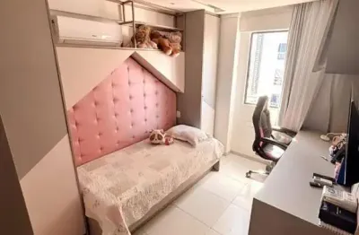 Apartamento em andar alto, todo ambientado com 3 quartos e 2 vagas no brisamar