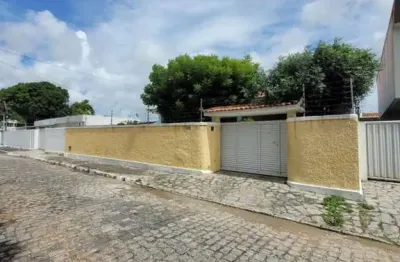 Casa com 256 m² e 3 quartos em ótima localização no bairro dos estados