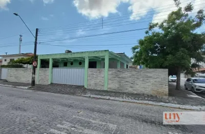 Casa com 5 quartos e piscina, super bem localizada no bairro dos estados