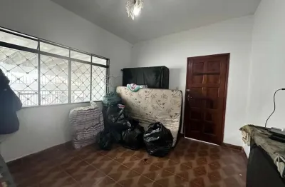 Casa terrea, para venda com 4 dormitórios e 4 vagas.