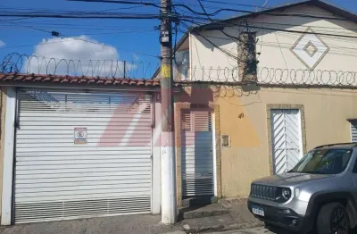 Casa para venda de 3 dormitórios, suíte, 2 banheiros, sala, cozinha e lavanderia com churrasqueira.