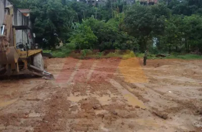 Terreno para garagem de caminhões, ônibus ou maquinas.