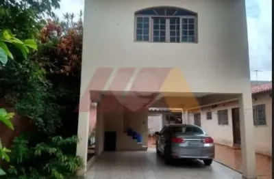 Sobrado para venda, com 3 dormitórios, 6 vagas de garagem, localizado no jardim brasil.