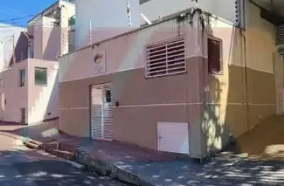 Sobrado a venda em condomínio fechado com 3 dormitórios, sendo 1 suíte e 2 vagas, na vila mazzei.