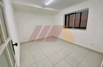 Vende ou aluga-se sobrado 13 dormitórios, 03 banheiros e quatro vagas de garagem,