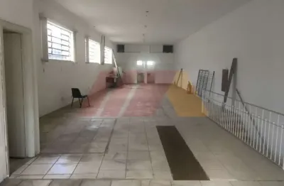 Salão comercial para locação de 180 metros com 4 banheiros no bairro do limão
