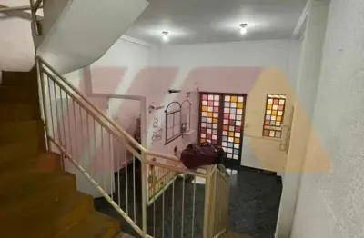 Sobrado comercial para locação com recepção, 3 salas e 1 vaga de garagem em santa terezinha