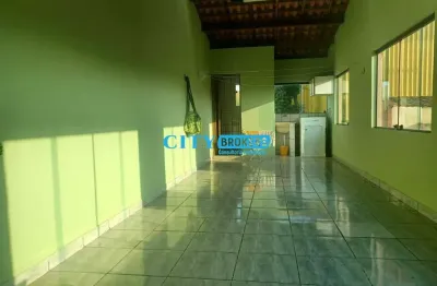 Sobrado amplo à venda com 220m²de área construídos, 3 quartos, 2 vagas no parque renato maia – 5 min do bosque maia