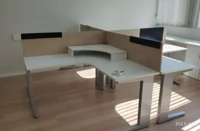 Sala totalmente reformada e mobiliada com aproximadamente 50 m2.