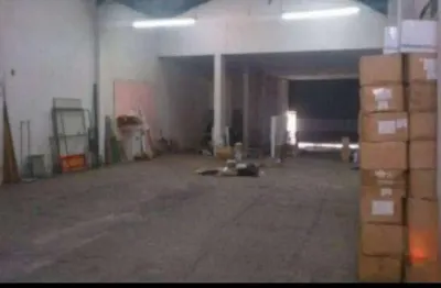 Galpão á venda com 650m² no bairro do brás, 500 metros do estação metrô d. pedro ii