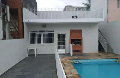 Vende se lindo sobrado 180m² de área construído, terreno de 320m² .3 dormitórios com suíte, 4 banheiros, 6 vagas