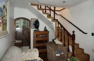 Casa á venda com terreno 10x28 sendo que são 3 casas no terreno