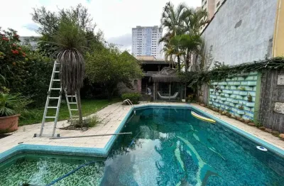 Casa á venda com 360m², 3 suítes, 5 vagas, piscina, vila rosália guarulhos.