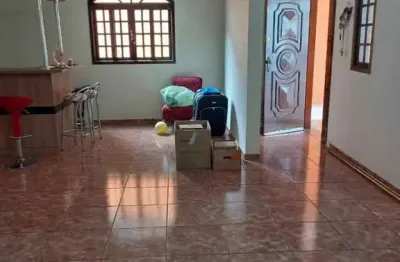 Casa com 3 dormitórios 1 suíte , sala de jantar , sala de star, lavabo, cozinha com moveis planejado, dispensa, churrasqueira, quintal bem