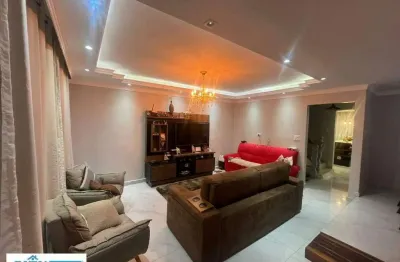 Sobrado com 315 m², com 3 dormitórios sendo 1 suíte e o terceiro reversível, ampla sala 2 ambientes, ampla cozinha, mais uma cozinha externa , 2 salet