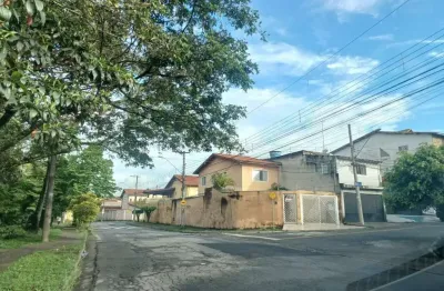 Casa assobradada - jardim las vegas, ótimo local para se morar tranquilo e muito arborizado,