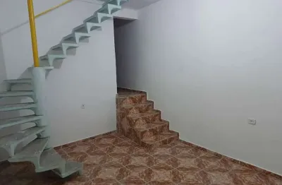 Sobrado á venda com 4 casas no mesmo terreno na cidade soberana-guarulhos